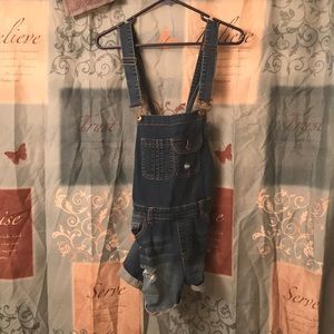 Crisscross overall shorts